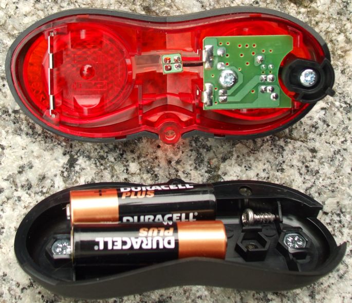 Basta Zoom Battery Tail Light, look inside